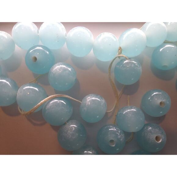 37 Cherry Brand Light Blue Translucent Round Vintage Glass Beads 13/14 mm Japan - Picture 6 of 7